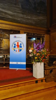 parson erhält Hamburger Familiensiegel